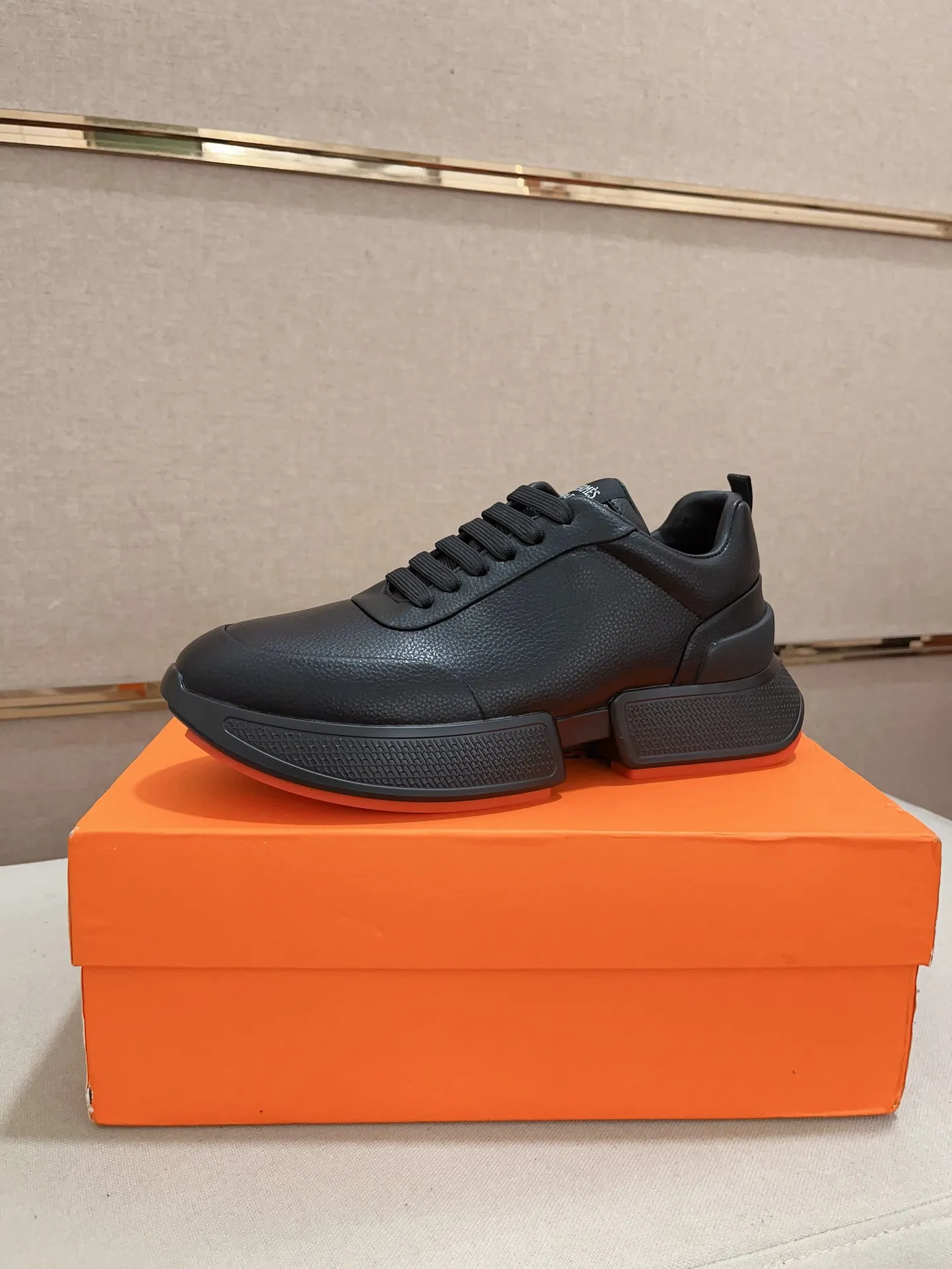 Men's clothing and shoes💰: 442💰《HERMES》【Classic original single version】Hermès; top 🔝purchase agent🔍🔍men's latest 🇺🇸 counter sales simultaneously, imported from Italy original ▲▲cowhide ▲▲ (high-end, nobility, class) ) Exquisite workmanship (Italian 🇮🇹 imported water-dyed 🐂 cowhide lining) sole: original sole provided by the original factory, ⚠️exclusive double-layer activity·TPR·rubber·combined molded outsole; super comfortable·wear-resistant·non-slip·environmental protection The real thing is more beautiful if you take the real thing (high quality, follow the order). You can enter and exit the counter at will * Number of yards: 38-44 (45 can be customized and cannot be returned or exchanged)